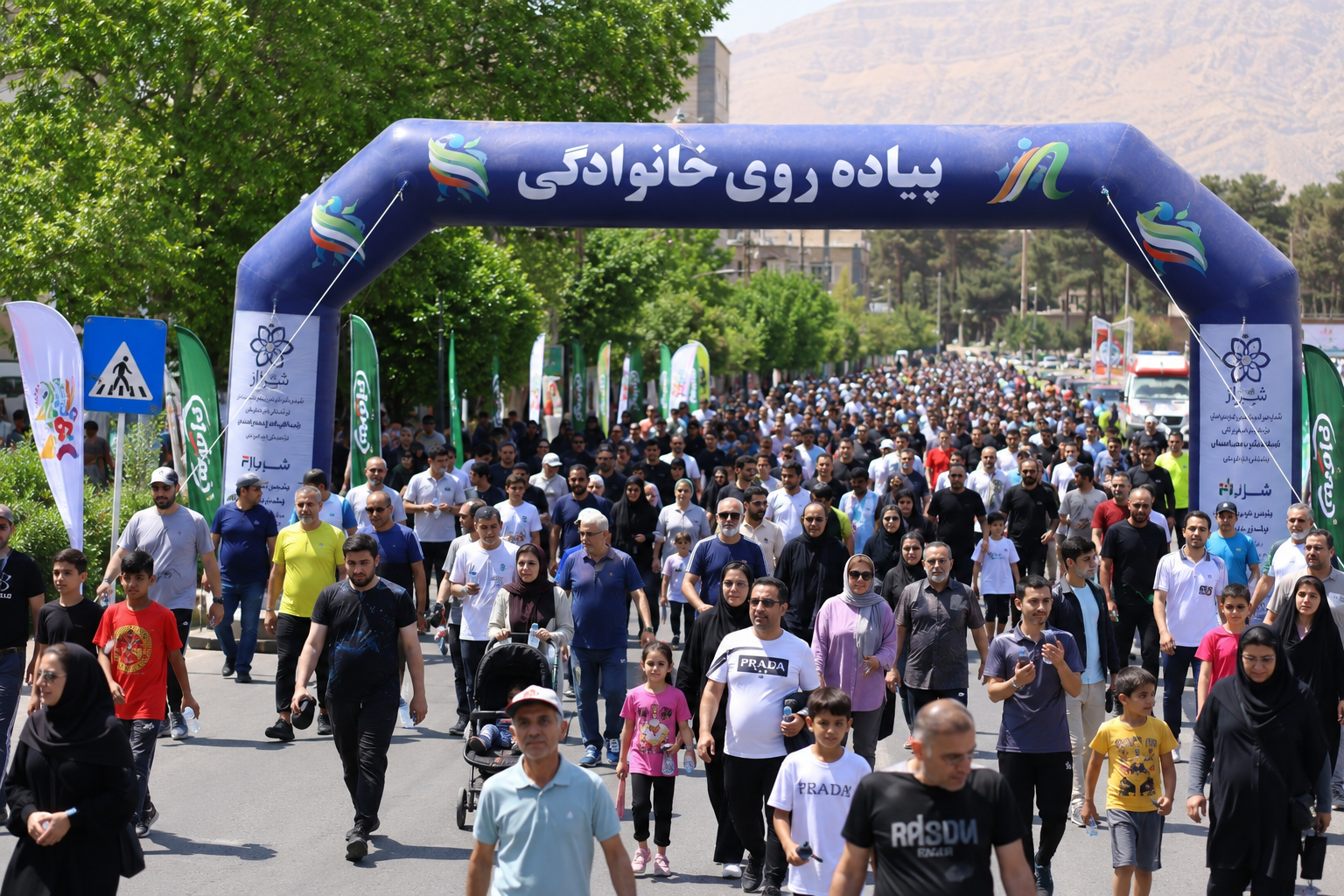 حضور بیش از ۵ هزار شهروند شیرازی در «خانوادگی پیادهروی»؛ شور نشاط و سلامتی در رکنآباد شیراز