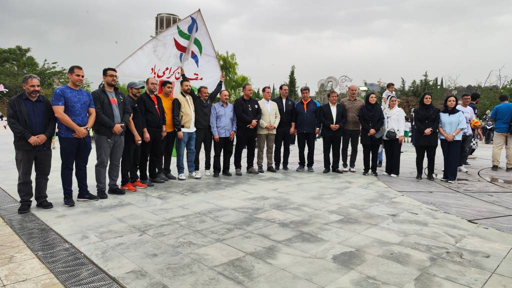 پرواز بادبادک ها بر فراز پارک آب و آتش