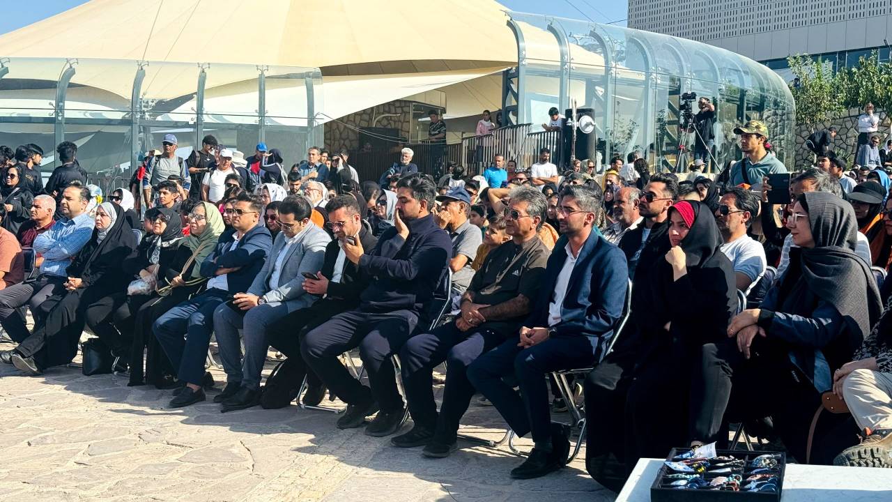  برگزاری و پخش زنده تلویزیونی همایش بزرگ پیاده‌روی خانوادگی در بام کرمان 