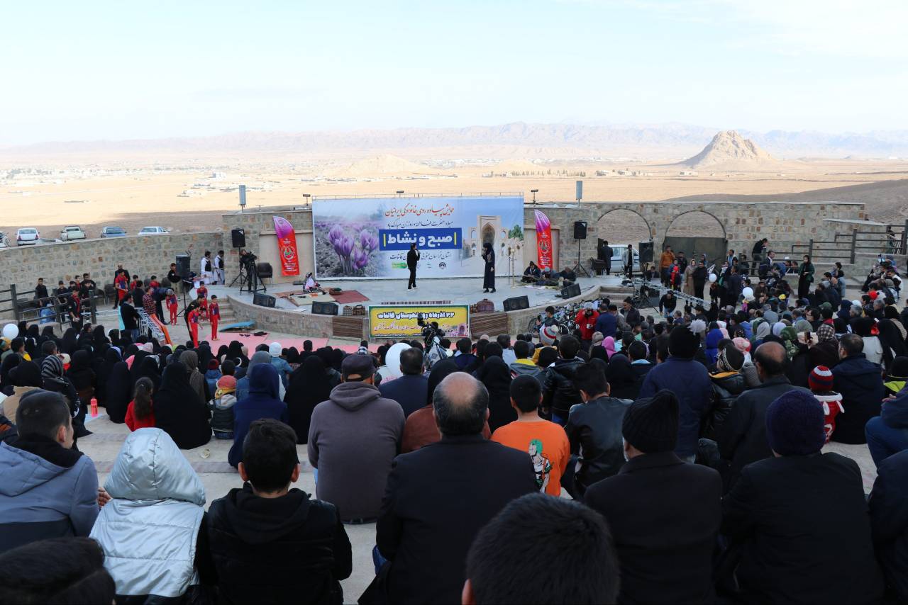 برگزاری همایش پیاده روی خانوادگی ۴ هزار نفری در قاین  خراسان جنوبی پخش زنده از شبکه ۳ سیما و شبکه خاوران